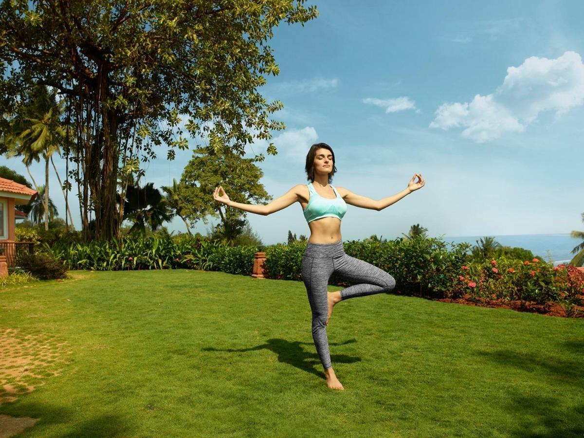 Taj Holiday Village Resort & Spa, Goa Candolim Exterior photo A woman practicing yoga