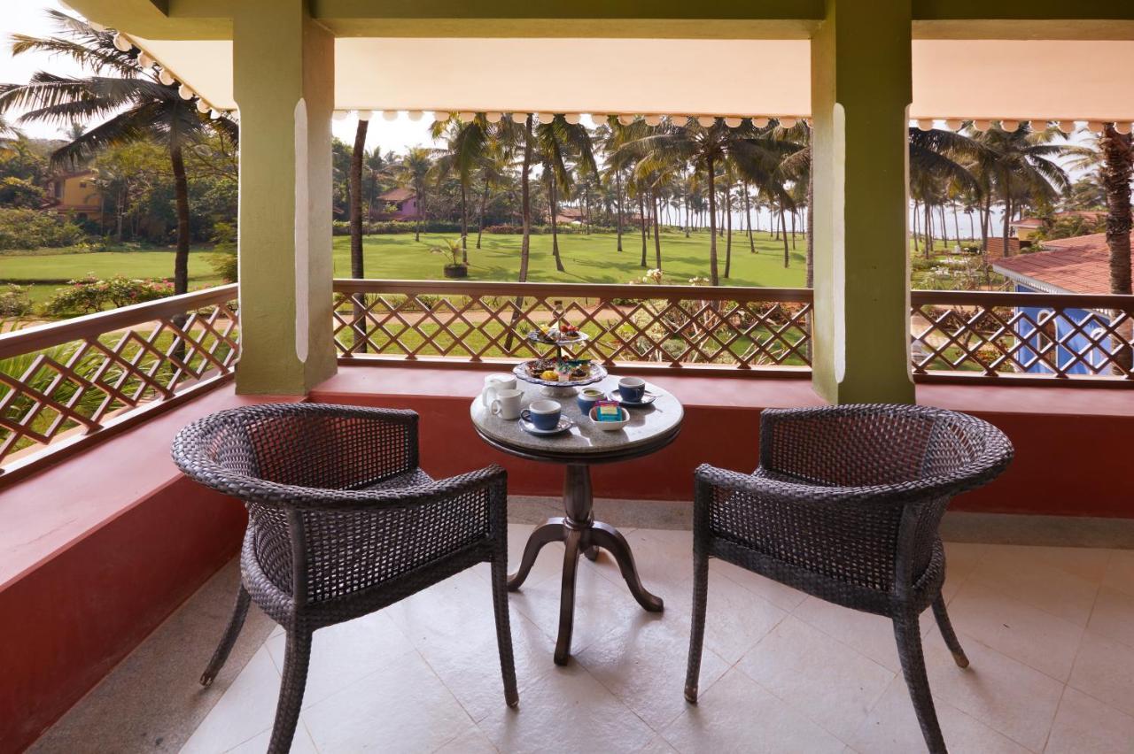 Taj Holiday Village Resort & Spa, Goa Candolim Exterior photo A view of the golf course from the hotel
