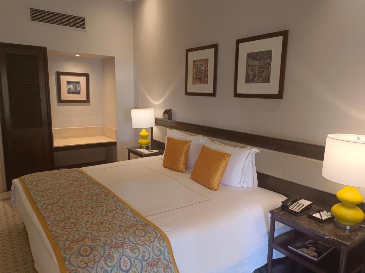 Taj Holiday Village Resort & Spa, Goa Candolim Exterior photo A bedroom at the Taj Mahal Palace