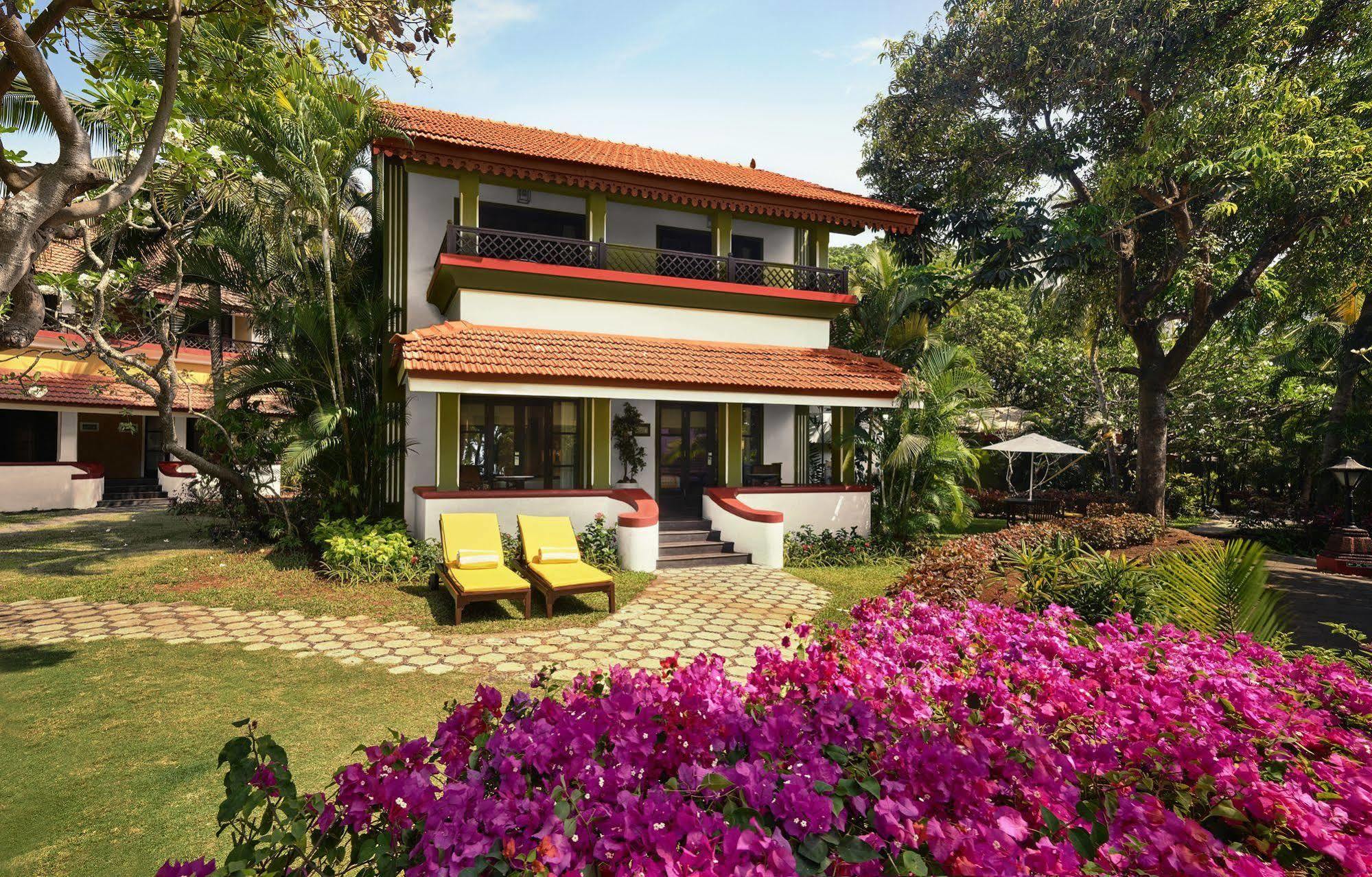 Taj Holiday Village Resort & Spa, Goa Candolim Exterior photo A villa at the resort