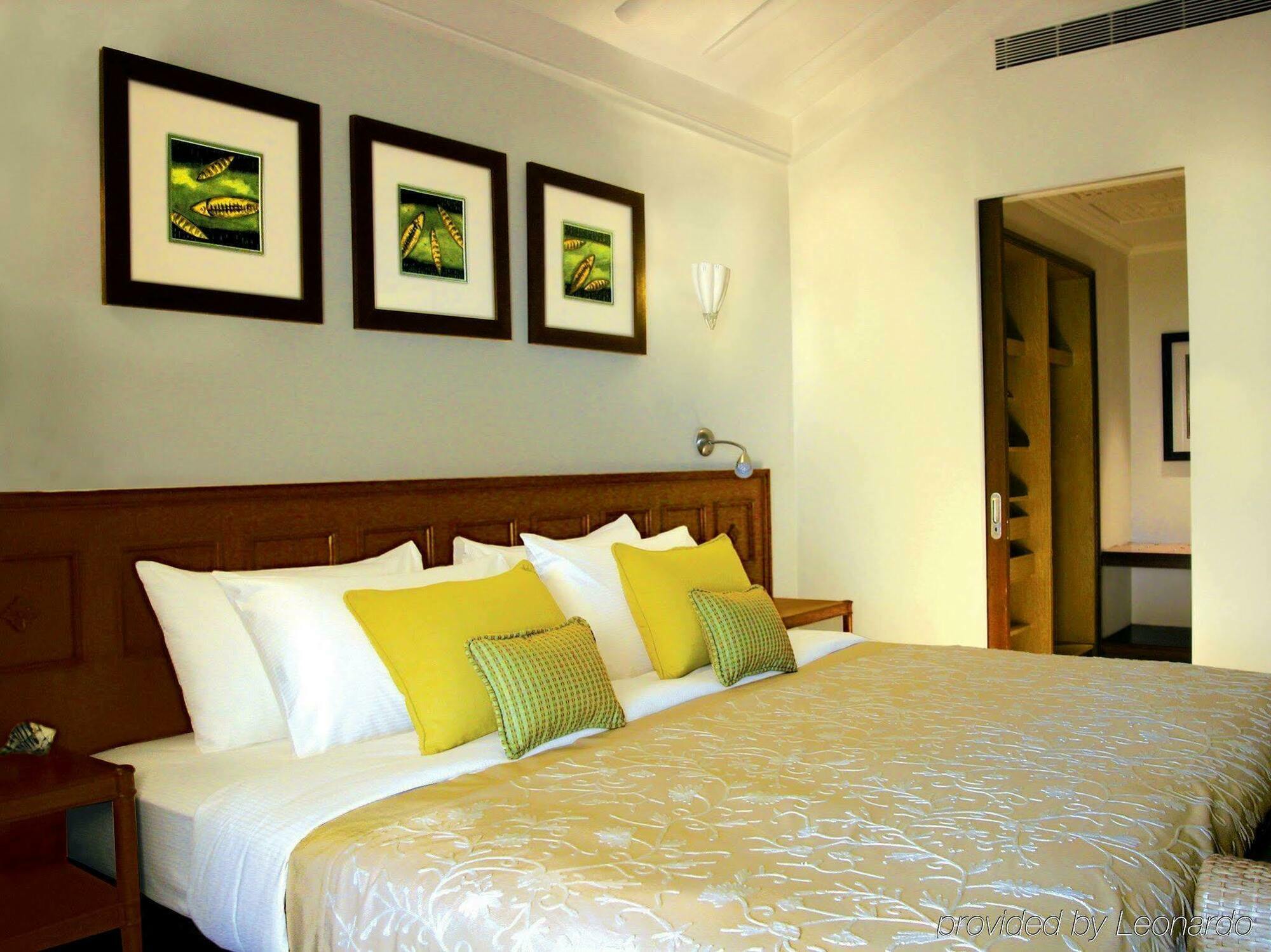 Taj Holiday Village Resort & Spa, Goa Candolim Exterior photo A bedroom at the Taj Bengal